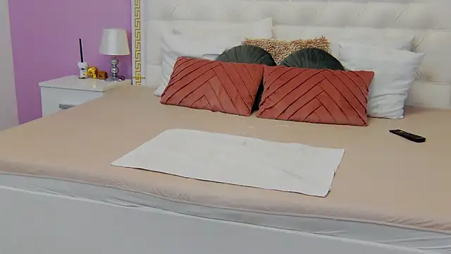 Lenna Paul online show from March 2025 11:42:02 AM