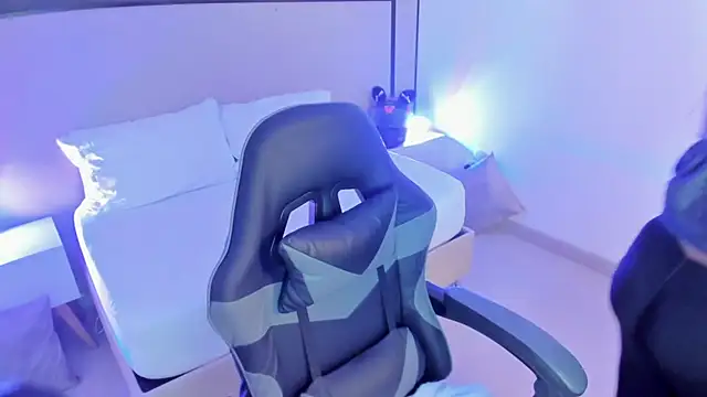 emma collson online show from September 2025 02:37:02 AM