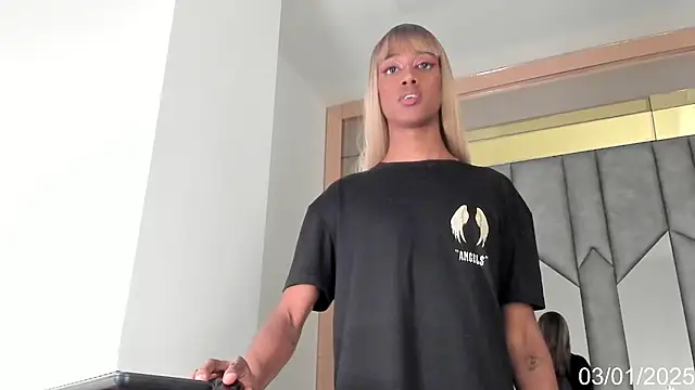 Snapshot of Doll_Isaa chatting on January 2025 04:16:02 PM Doll Isaa online show from January 2025 04:16:02 PM