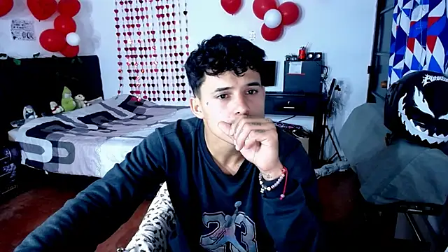 Snapshot of freddy_romas chatting on April 2026 12:03:01 PM freddy romas online show from April 2026 12:03:01 PM