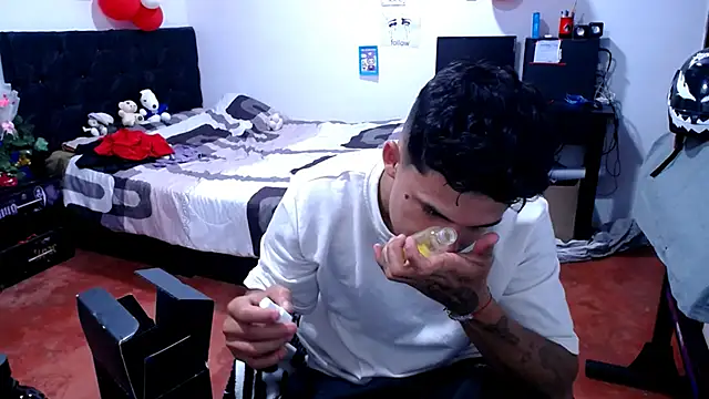 Snapshot of freddy_romas chatting on May 2026 11:45:02 PM freddy romas online show from May 2026 11:45:02 PM
