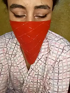 Snapshot of Lalou chatting on December 2024 03:32:01 PM Lalou online show from December 2024 03:32:01 PM