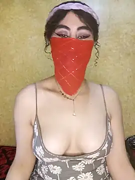 Snapshot of Lalou chatting on December 2024 08:29:01 PM Lalou online show from December 2024 08:29:01 PM