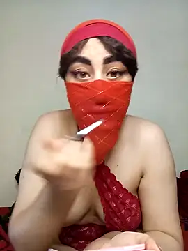 Snapshot of Lalou chatting on December 2024 02:27:01 PM Lalou online show from December 2024 02:27:01 PM