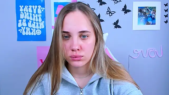 Snapshot of MiaMilas chatting on December 2024 04:31:02 AM MiaMilas online show from December 2024 04:31:02 AM