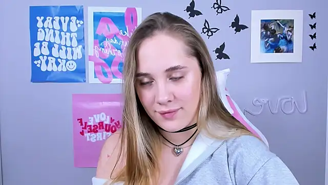 Snapshot of MiaMilas chatting on January 2025 11:56:02 AM MiaMilas online show from January 2025 11:56:02 AM