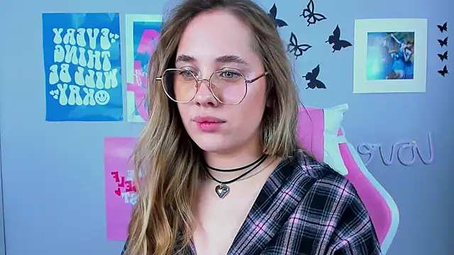 Snapshot of MiaMilas chatting on February 2025 08:46:01 AM MiaMilas online show from February 2025 08:46:01 AM