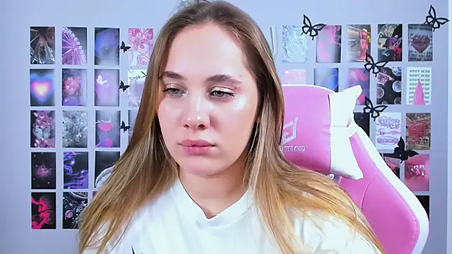 Snapshot of MiaMilas chatting on February 2025 07:55:02 AM MiaMilas online show from February 2025 07:55:02 AM