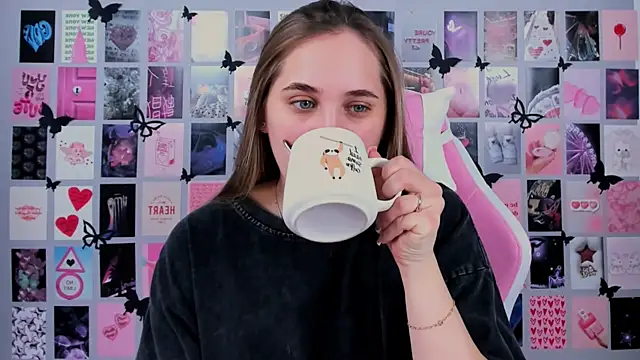 Snapshot of MiaMilas chatting on March 2025 06:10:02 AM MiaMilas online show from March 2025 06:10:02 AM