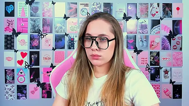 Snapshot of MiaMilas chatting on March 2025 08:09:02 AM MiaMilas online show from March 2025 08:09:02 AM