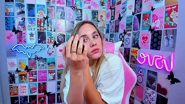 Snapshot of MiaMilas chatting on September 2025 09:15:02 PM MiaMilas online show from September 2025 09:15:02 PM