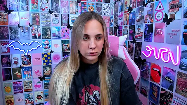 Snapshot of MiaMilas chatting on October 2025 05:14:02 PM MiaMilas online show from October 2025 05:14:02 PM