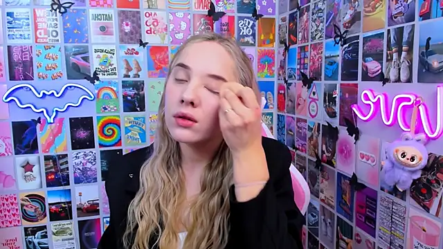 Snapshot of MiaMilas chatting on December 2025 03:07:01 PM MiaMilas online show from December 2025 03:07:01 PM