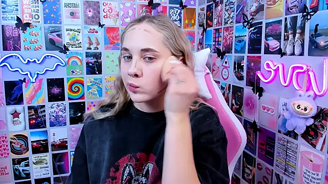 Snapshot of MiaMilas chatting on January 2026 12:40:01 PM MiaMilas online show from January 2026 12:40:01 PM