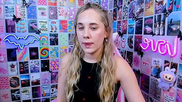 Snapshot of MiaMilas chatting on January 2026 02:22:02 PM MiaMilas online show from January 2026 02:22:02 PM