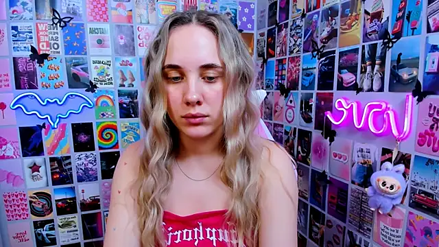 Snapshot of MiaMilas chatting on February 2026 02:46:02 PM MiaMilas online show from February 2026 02:46:02 PM