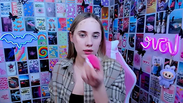 Snapshot of MiaMilas chatting on February 2026 03:54:01 PM MiaMilas online show from February 2026 03:54:01 PM