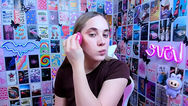 MiaMilas online show from March 2026 02:40:02 PM