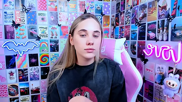 MiaMilas online show from April 2026 12:36:01 PM