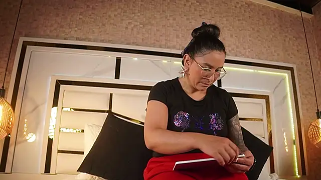 sophie 1 online show from September 2025 03:05:01 AM