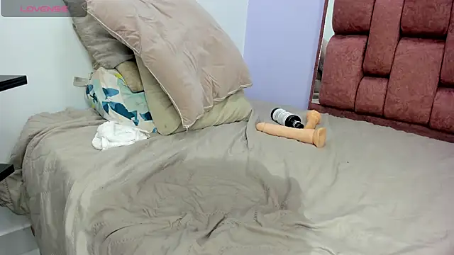 kristakinnky online show from March 2025 05:03:02 PM