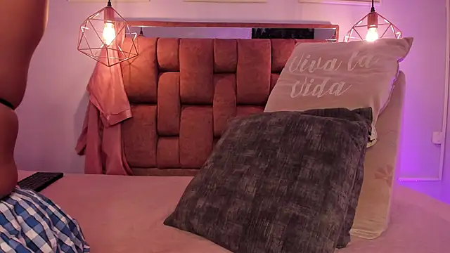 kristakinnky online show from April 2026 11:59:01 AM