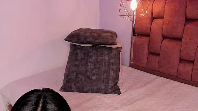 kristakinnky online show from May 2026 12:22:02 PM