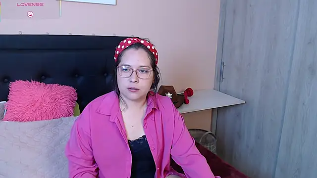 May Carlier online show from September 2025 11:30:01 PM