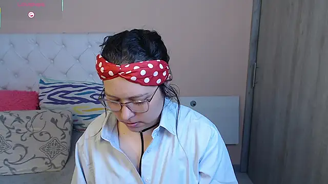 May Carlier online show from November 2025 02:14:02 AM