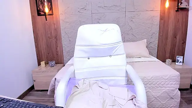 Snapshot of _Eveelyn chatting on December 2024 10:20:01 PM Eveelyn online show from December 2024 10:20:01 PM