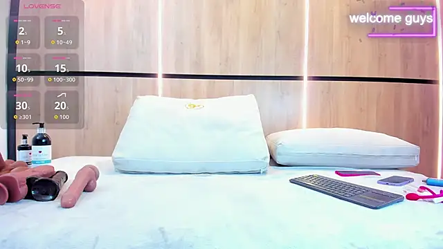 adela chase online show from September 2025 03:08:01 AM