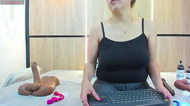 adela chase online show from October 2025 02:31:01 AM