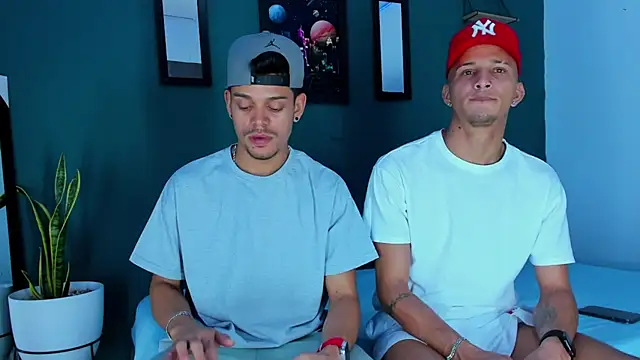 Snapshot of Friendsofeverything_ chatting on March 2025 11:20:02 PM Friendsofeverything online show from March 2025 11:20:02 PM