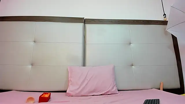 Snapshot of Alisson_Freckles chatting on February 2025 06:51:01 PM Alisson Freckles online show from February 2025 06:51:01 PM