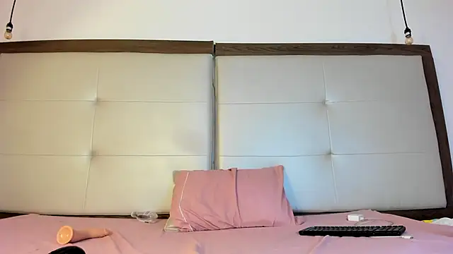 Snapshot of Alisson_Freckles chatting on February 2025 03:45:01 AM Alisson Freckles online show from February 2025 03:45:01 AM