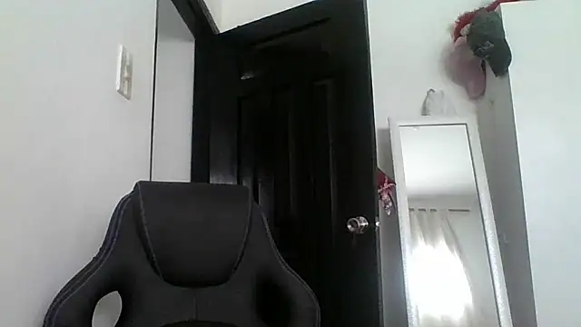 Snapshot of Anne_kis chatting on January 2025 05:05:01 PM Anne kis online show from January 2025 05:05:01 PM