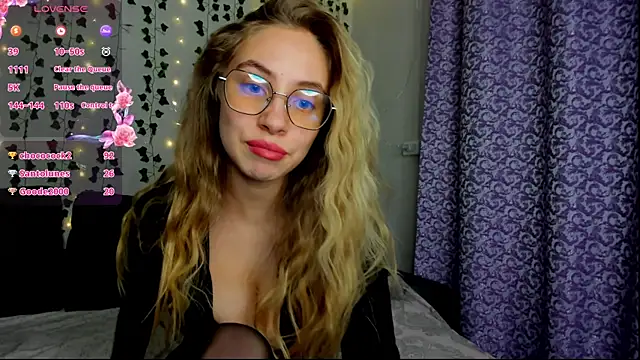 Snapshot of Kitty_Katrine chatting on December 2024 06:33:01 PM Kitty Katrine online show from December 2024 06:33:01 PM