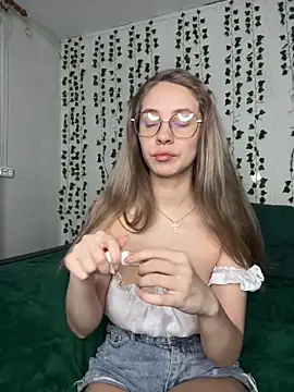 Snapshot of Kitty_Katrine chatting on February 2025 01:53:02 PM Kitty Katrine online show from February 2025 01:53:02 PM