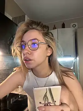 Snapshot of Kitty_Katrine chatting on December 2025 02:45:02 PM Kitty Katrine online show from December 2025 02:45:02 PM