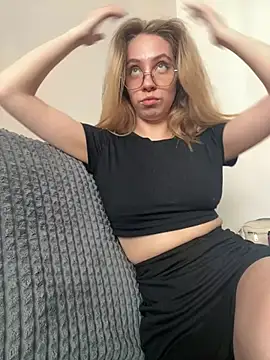 Snapshot of Kitty_Katrine chatting on May 2026 12:20:01 PM Kitty Katrine online show from May 2026 12:20:01 PM
