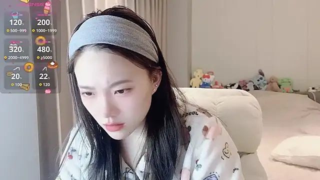 qiqi-666 online show from February 2026 06:51:02 AM