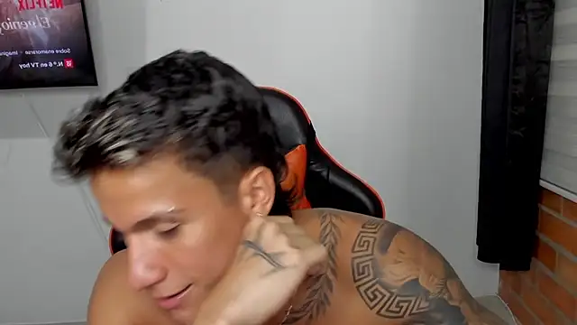 Snapshot of pettergrey1 chatting on October 2025 11:18:01 PM pettergrey1 online show from October 2025 11:18:01 PM