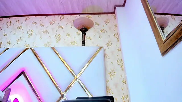 Snapshot of LaurenHu chatting on January 2025 08:00:01 AM LaurenHu online show from January 2025 08:00:01 AM