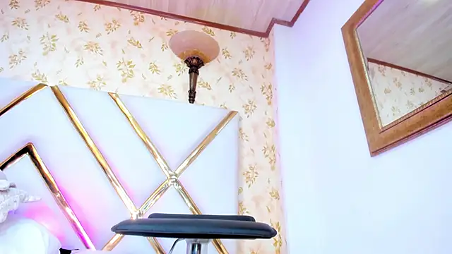 Snapshot of LaurenHu chatting on January 2025 11:02:01 AM LaurenHu online show from January 2025 11:02:01 AM