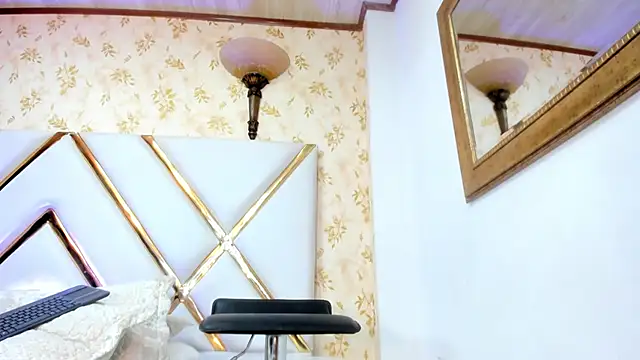 Snapshot of LaurenHu chatting on January 2025 07:59:01 AM LaurenHu online show from January 2025 07:59:01 AM