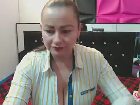 ScarletGlow1 online show from January 2025 03:18:01 PM