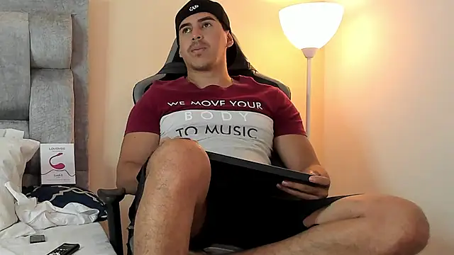 Snapshot of victor_vixen chatting on October 2025 12:44:02 PM victor vixen online show from October 2025 12:44:02 PM