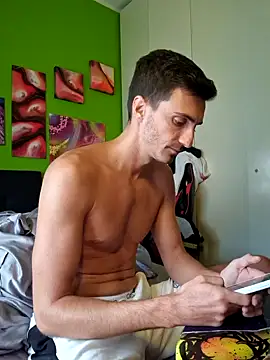 Snapshot of MASTERBULLY chatting on September 2025 09:20:01 AM MASTERBULLY online show from September 2025 09:20:01 AM