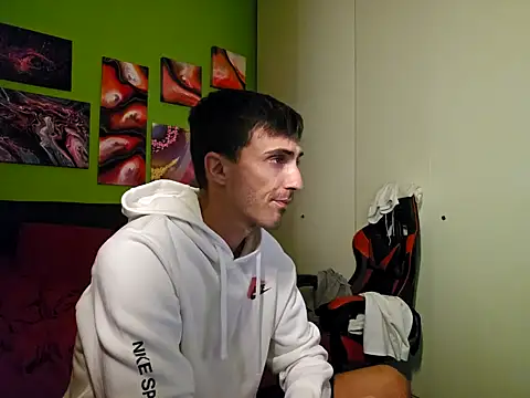 Snapshot of MASTERBULLY chatting on September 2025 11:49:02 PM MASTERBULLY online show from September 2025 11:49:02 PM