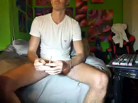 Snapshot of MASTERBULLY chatting on September 2025 05:40:02 PM MASTERBULLY online show from September 2025 05:40:02 PM